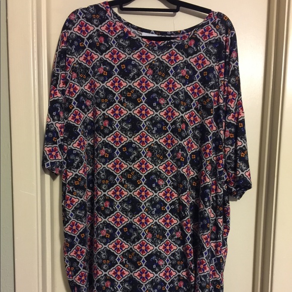 Lularoe 3X Irma top - Picture 1 of 2